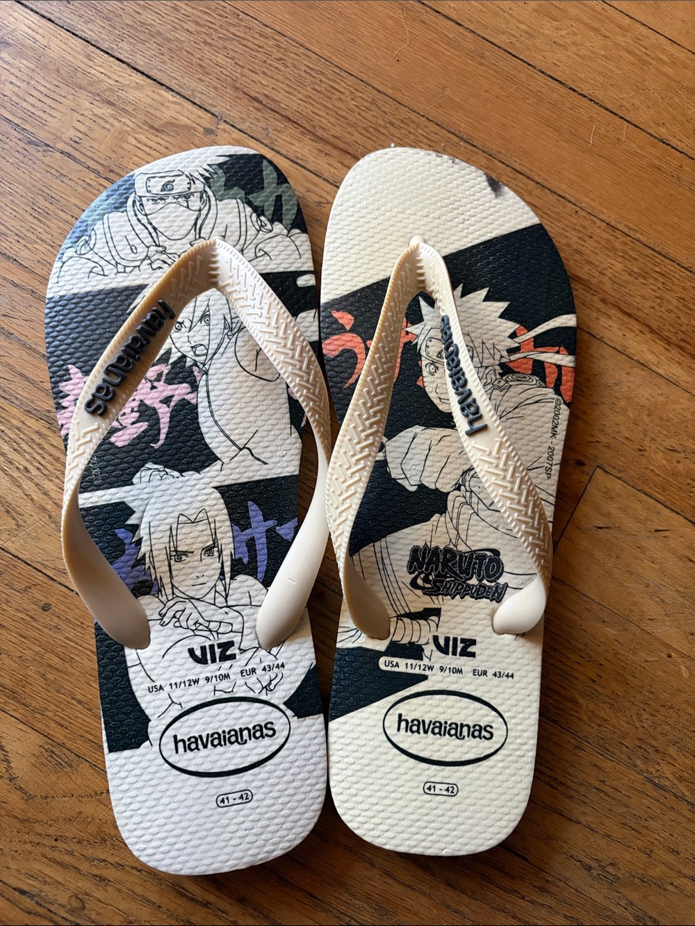 Havaianas Kids Beige-Strap Naruto Shippuden Graphic Flip Flops